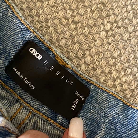 ASOS Petite High Waisted Light Wash Mom Jeans with Rips. Size 23. NWT. - Picture 8 of 12